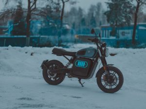 "Comment optimiser l'autonomie de votre moto électrique en hiver"