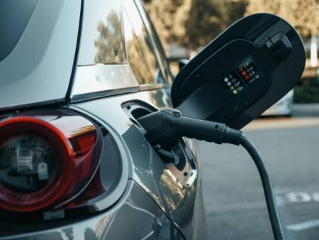 Comment choisir la meilleure carte de recharge pour voiture électrique