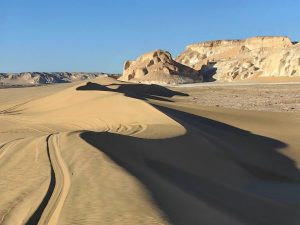 Explorer le sud algérien en voiture : une aventure entre dunes et oasis
