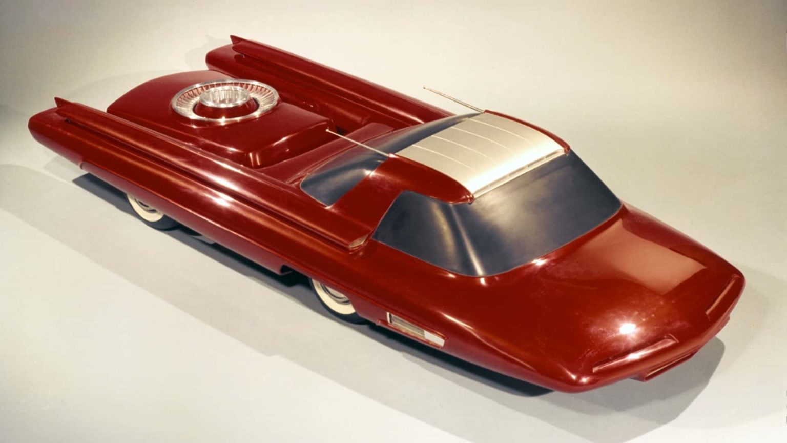 Incroyable prototype Ford : une voiture à réacteur nucléaire des années 50 avec 8 000 km d’autonomie !
