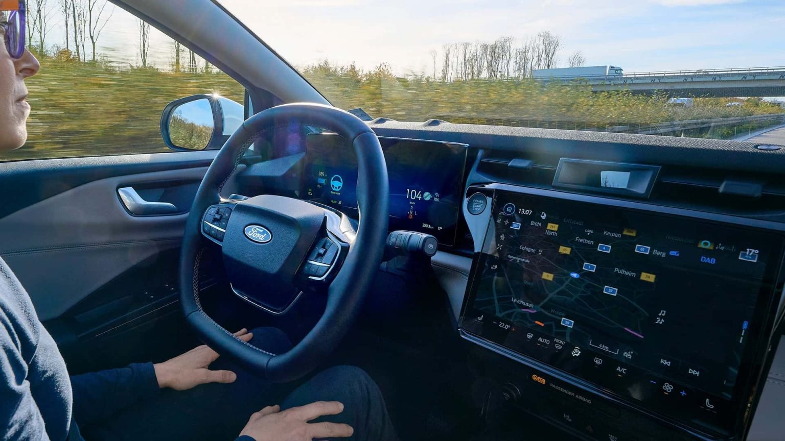 Vous allez lâcher le volant : Ford BlueCruise vous fait conduire les mains libres dès maintenant !