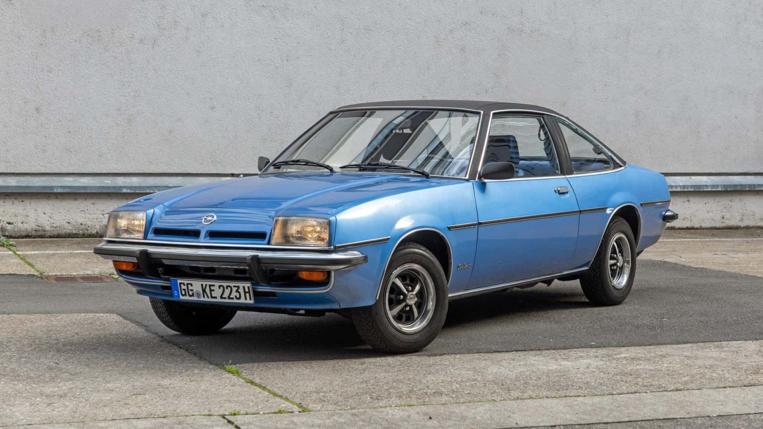 Opel Manta : l’icône pop oubliée des années 90 qui revient en force — voici pourquoi tous les collectionneurs en parlent