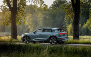 Audi Q6 e‑tron 2026 : plus puissante, plus autonome et toujours au même prix — la nouvelle entrée de gamme qui perturbe le marché