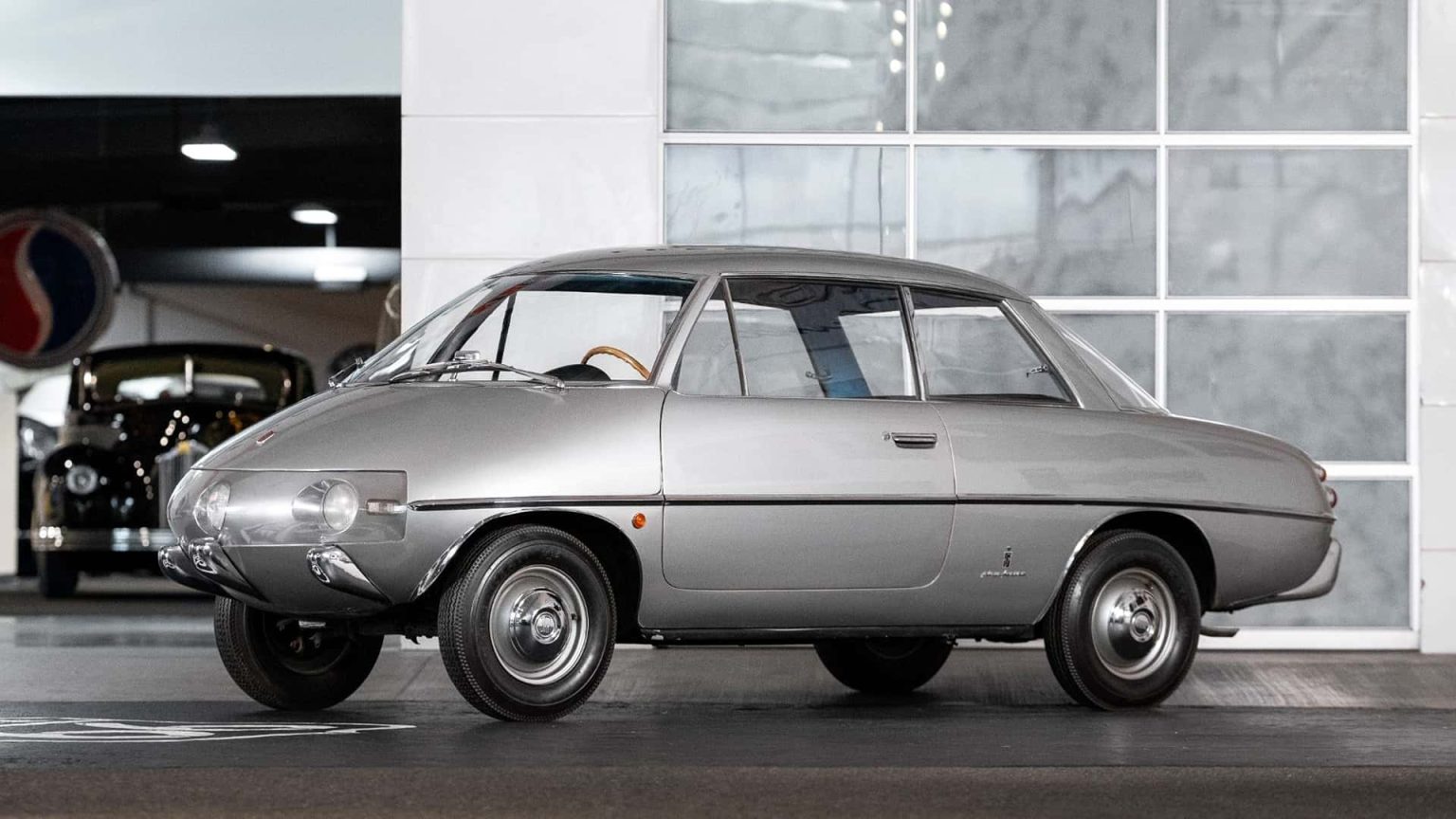 Incroyable découverte : la Model Y de 1961 signée Pininfarina — la Fiat 600 qui devance Tesla et pourrait se vendre des millions