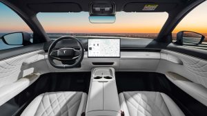 Ils veulent retirer vos écrans : pourquoi l’Europe et la Chine imposent le retour des boutons dans les voitures (votre sécurité en jeu)