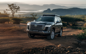 Toyota Land Cruiser 250 : deux nouvelles versions dévoilées — Icon pour les aventuriers, Premium pour le grand luxe familial