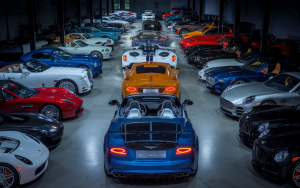 Vingt voitures de luxe cachées dans un garage : découvrez le réseau de fraude qui a choqué l’Italie
