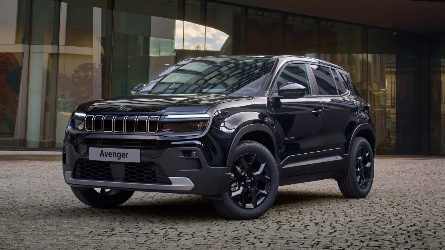 La Jeep Avenger Black Edition : découvrez pourquoi ce petit SUV en noir va envahir les villes (prix et surprises)