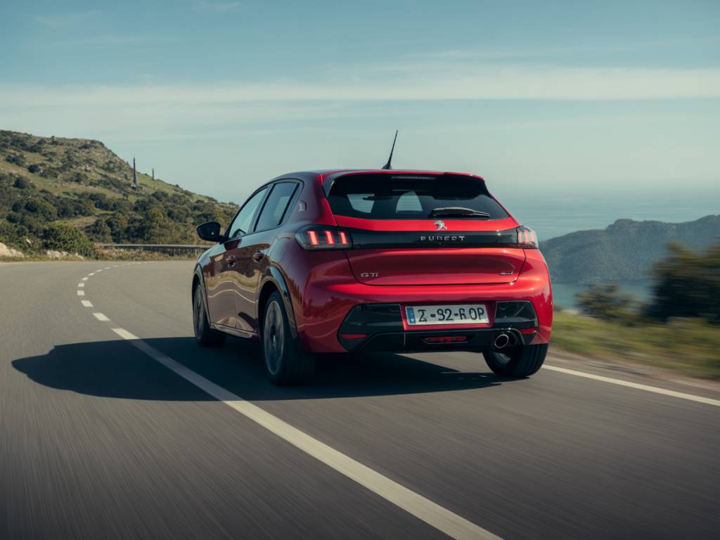 Peugeot e-208 GTi 2026 : la sportive électrique qui pourrait faire renaître le mythe GTi — puissance, autonomie et prix attendus Peugeot e-208 GTi 2026 : la sportive électrique qui pourrait faire renaître le mythe GTi — puissance, autonomie et prix attendus