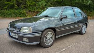 Le chancelier qui préférait la compacte : découvrez l’étonnante Opel Kadett GSi d’Helmut Schmidt et son histoire méconnue