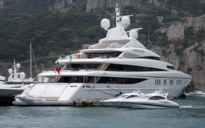 Le yacht de 119 m commandé par Bill Gates mais jamais utilisé fait escale à Capri — découvrez pourquoi il a été vendu avant livraison