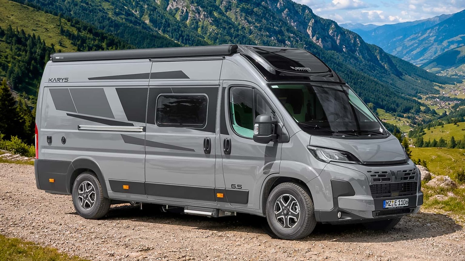 Ce nouveau camper‑van transforme son coffre en garage à vélos : découvrez le lit qui se lève (et pourquoi tout le monde en parle)
