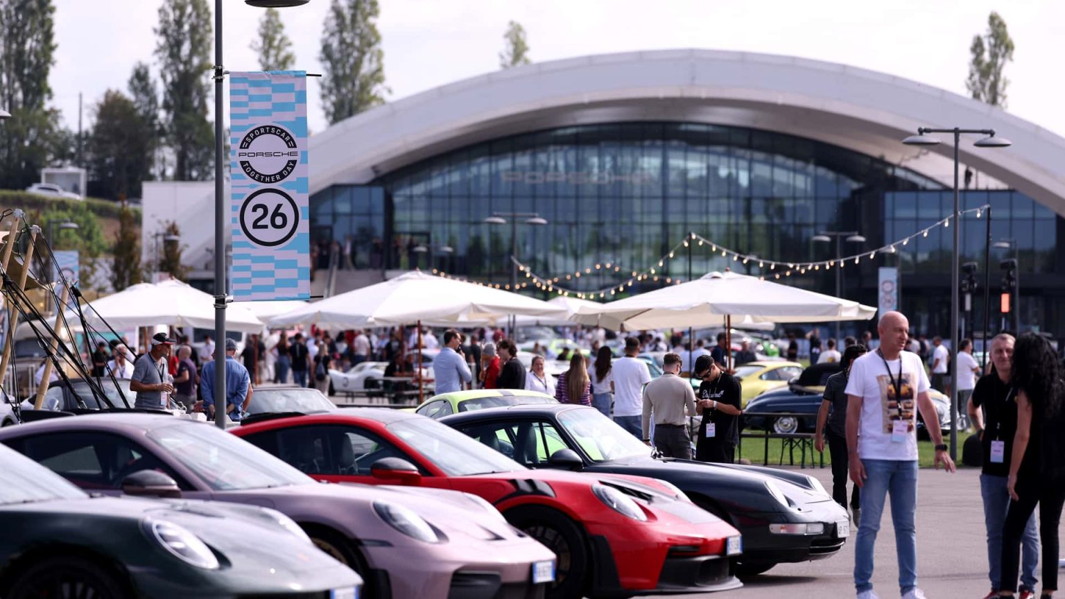 Plus de 700 Porsche réunies à Franciacorta : découvrez les modèles rares et les moments qui ont enflammé la piste