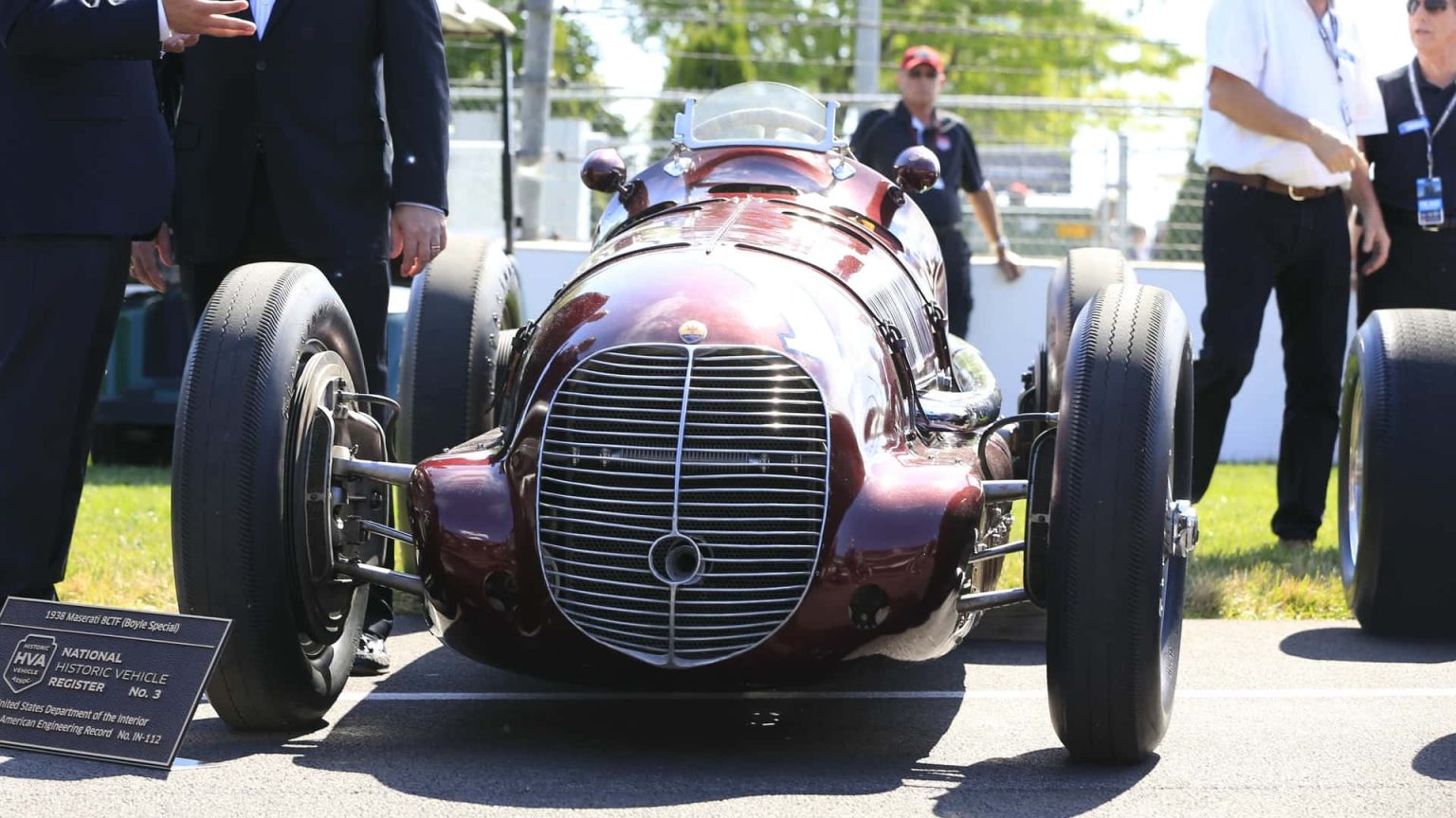 La Maserati qui a surpris l’Amérique : comment une petite monoplace italienne a remporté deux Indy 500 et entrouvre la légende
