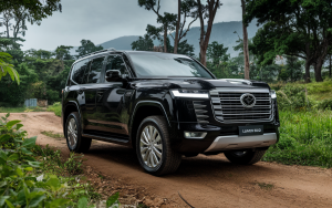La nouvelle Land Cruiser 300 dépasse 450 ch : Toyota remplace le V6 par un hybride survitaminé de 457 ch