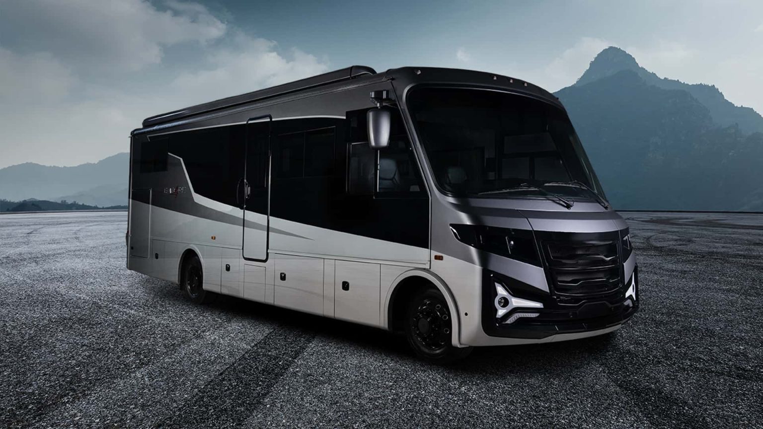 Ce camping‑car électrique de 140 kWh et 446 ch change tout — le range‑extender qui vous libère des bornes (mais à 400 000 €)